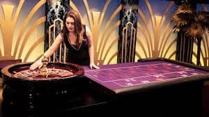 Filipino player enjoying live baccarat on phlwin app mobile casino